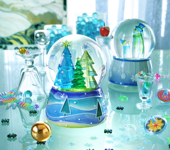 ガラス細工のツリー クリスマススノーグローブ クリスマススノードーム